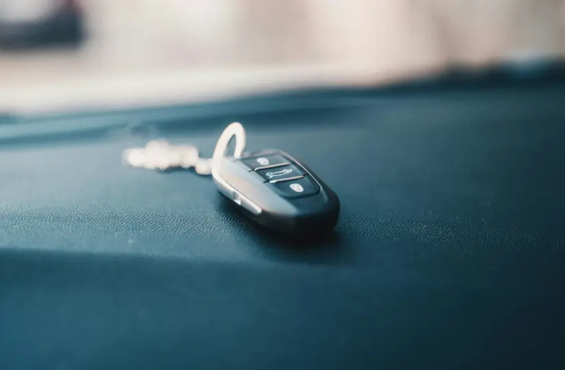Apply for finance – car key on dashboard